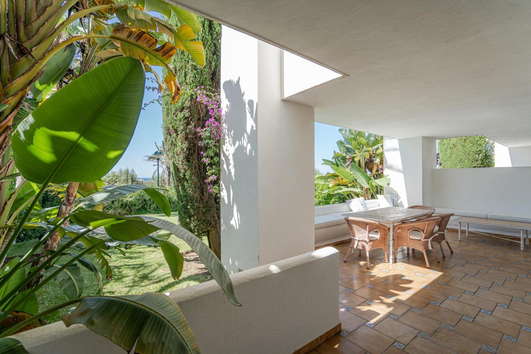 Front-Line Garden Apartment In Palm Beach, Marbella Exterior photo