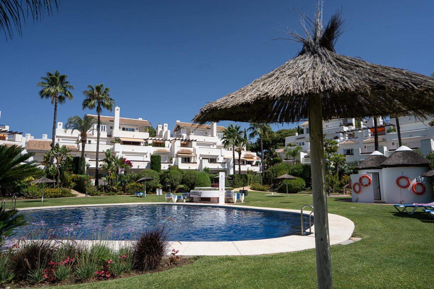 Front-Line Garden Apartment In Palm Beach, Marbella Exterior photo